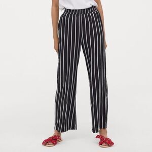 ✨ Divided by H&M Women Black Casual Pants✨
